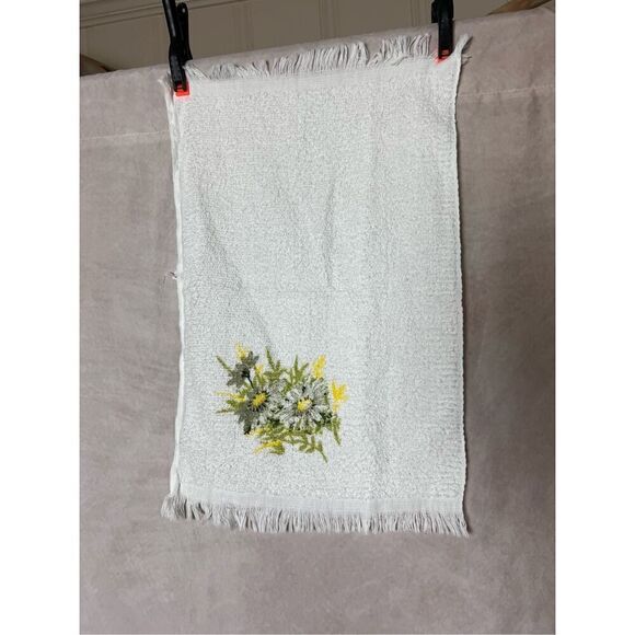 Vintage 1970s Hand Towel - Picture 1 of 5